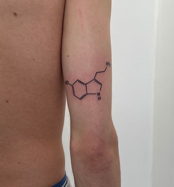 dunne lijn tattoo